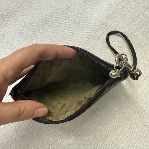 Coach Solid Black Smooth Leather Wristlet Top Zip - Picture 3 of 5